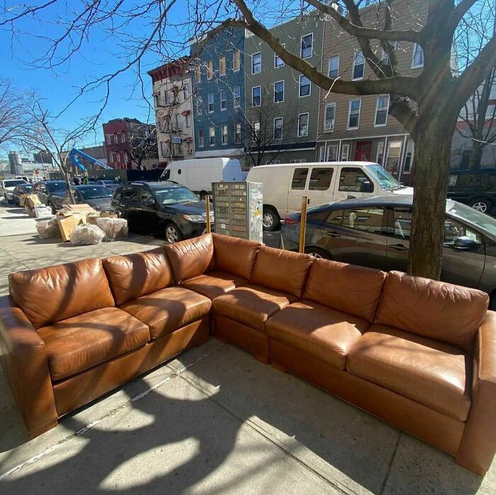 Well This Is A Crazy Stoop! You Can See It Both Outside And What It Looked In Their Apartment. East Side Of Montrose And Bushwick