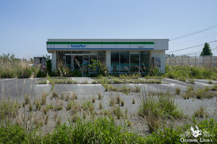 Abandoned Shops Are Everywhere, And It Is Forbidden To Approach Them