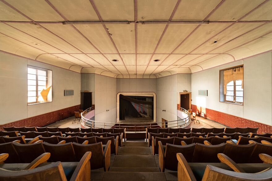 Falcon Theater, Italy