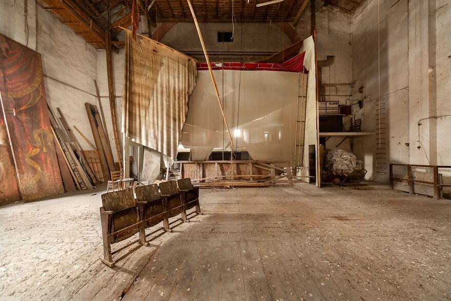 Futuro Theater, Italy