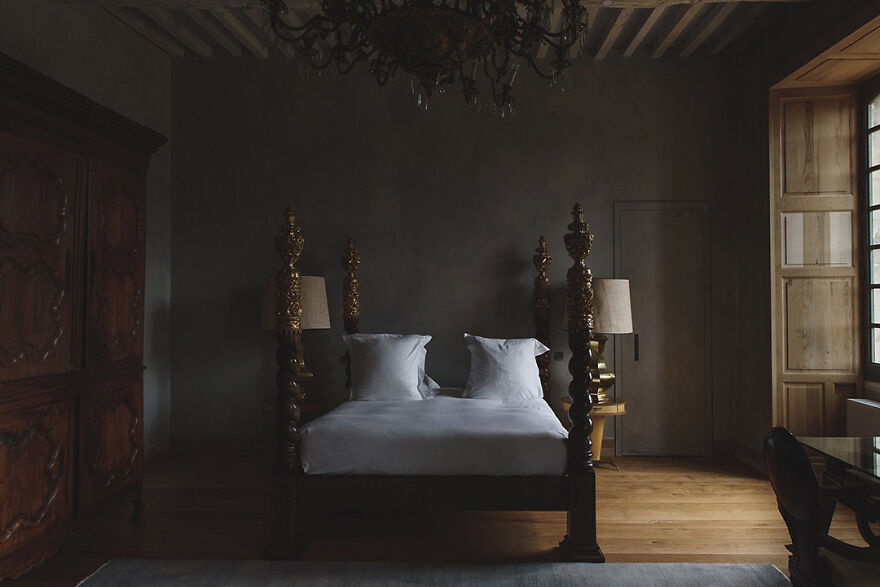 Four Poster Bed