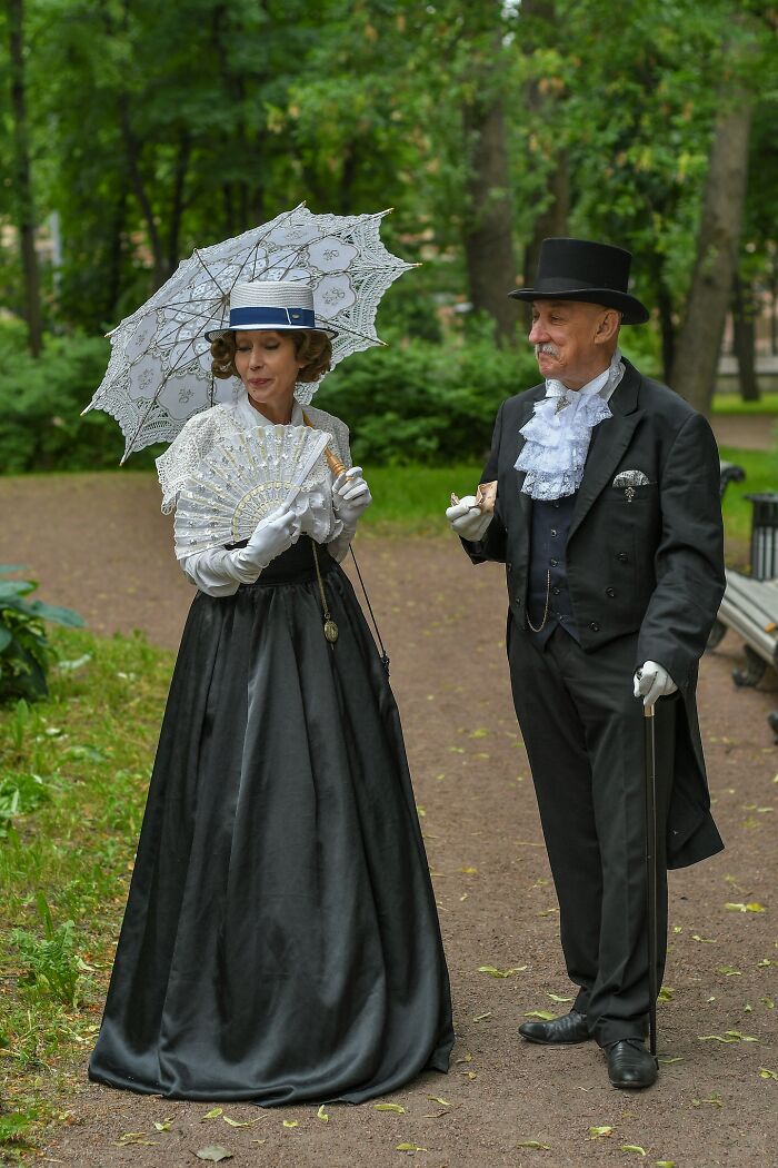 Russian Grandma Makes Amazing Cosplays With Materials Found In Flea Markets And Second Hand Stores
