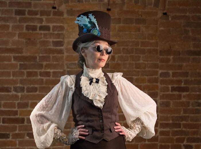 Russian Grandma Makes Amazing Cosplays With Materials Found In Flea Markets And Second Hand Stores