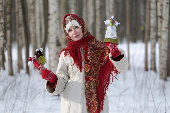 Russian Grandma Makes Amazing Cosplays With Materials Found In Flea Markets And Second Hand Stores