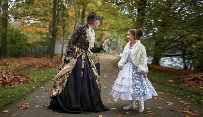 Russian Grandma Makes Amazing Cosplays With Materials Found In Flea Markets And Second Hand Stores