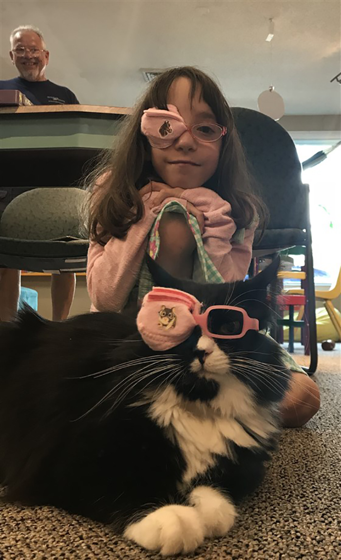 Truffles The Cat Helps Kids Feel Comfortable With Fearing Glasses When They Go To Optometrist Truffles The Cat Helps Kids Feel Comfortable With Fearing Glasses When They Go To Optometrist
