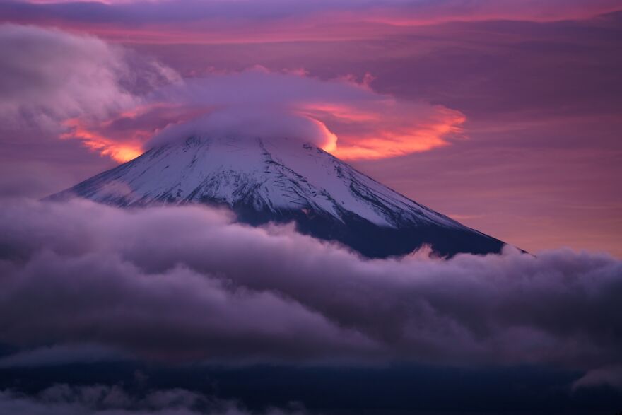 Red Lenticular Cloud