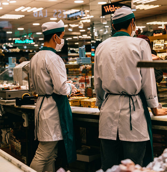 Shop Owner Pens A Mic-Drop Reply After A Customer Who Wouldn't Wear A Mask Properly Left Them A 1-Star Review