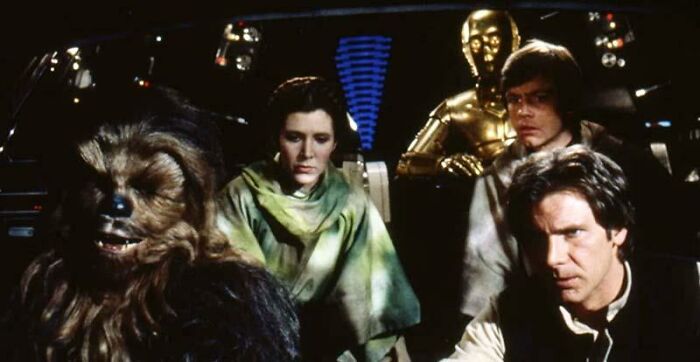 Man Tries To Buy A Sculpture With His Dad’s Old Stuff, But Fails When His Sister Is Caught Crossdressing