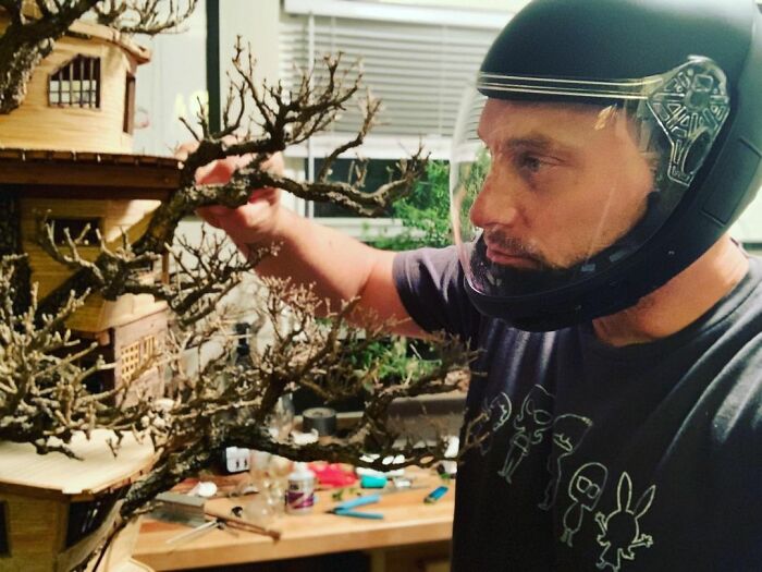 24 Photos Of Tiny Treehouses Handcrafted Within Bonsai Trees By The Late Dave Creek