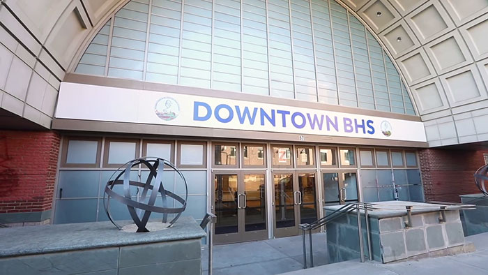 This School In Vermont Has Been Installed In A Former Macy's And The Vibe Is Unlike Anything Else, Not Only Because Of The Escalators (20 Pics)