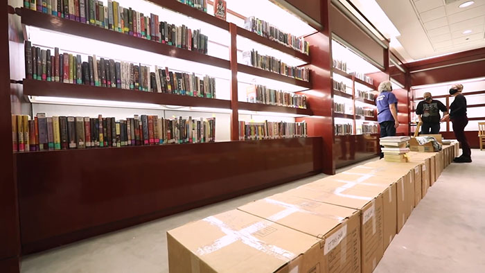 This School In Vermont Has Been Installed In A Former Macy's And The Vibe Is Unlike Anything Else, Not Only Because Of The Escalators (20 Pics) This School In Vermont Has Been Installed In A Former Macy's And The Vibe Is Unlike Anything Else, Not Only Because Of The Escalators (20 Pics)