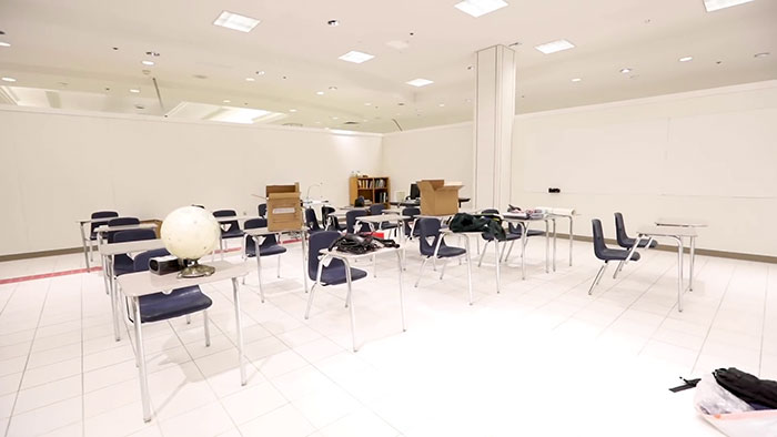 This School In Vermont Has Been Installed In A Former Macy's And The Vibe Is Unlike Anything Else, Not Only Because Of The Escalators (20 Pics) This School In Vermont Has Been Installed In A Former Macy's And The Vibe Is Unlike Anything Else, Not Only Because Of The Escalators (20 Pics)