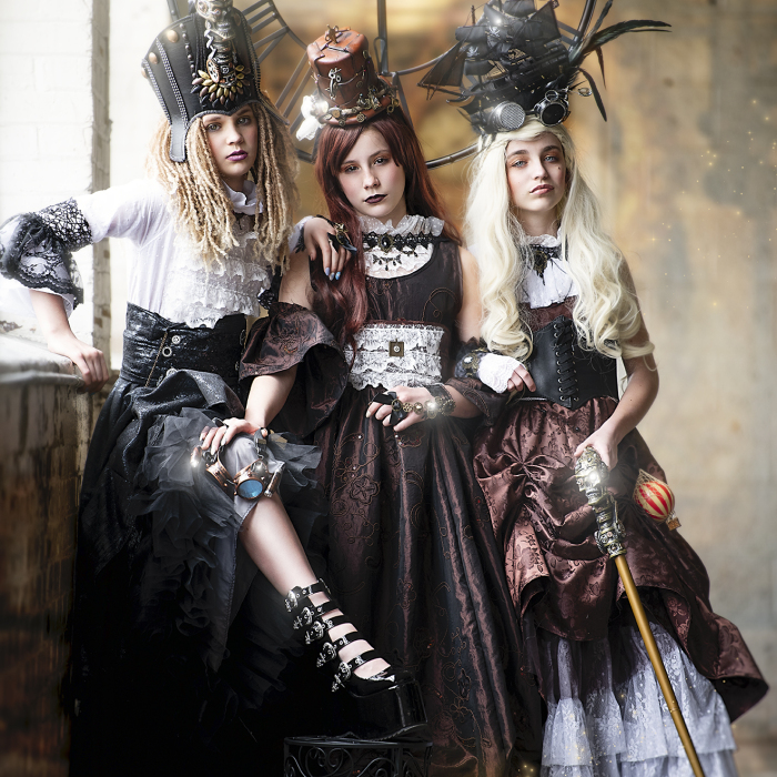 I Found An Old Warehouse In Cincinnati To Create Steampunk Pics (19 Pics)