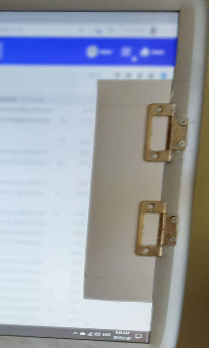 This Is How My Auntie Blocks Ads From Her Computer Screen