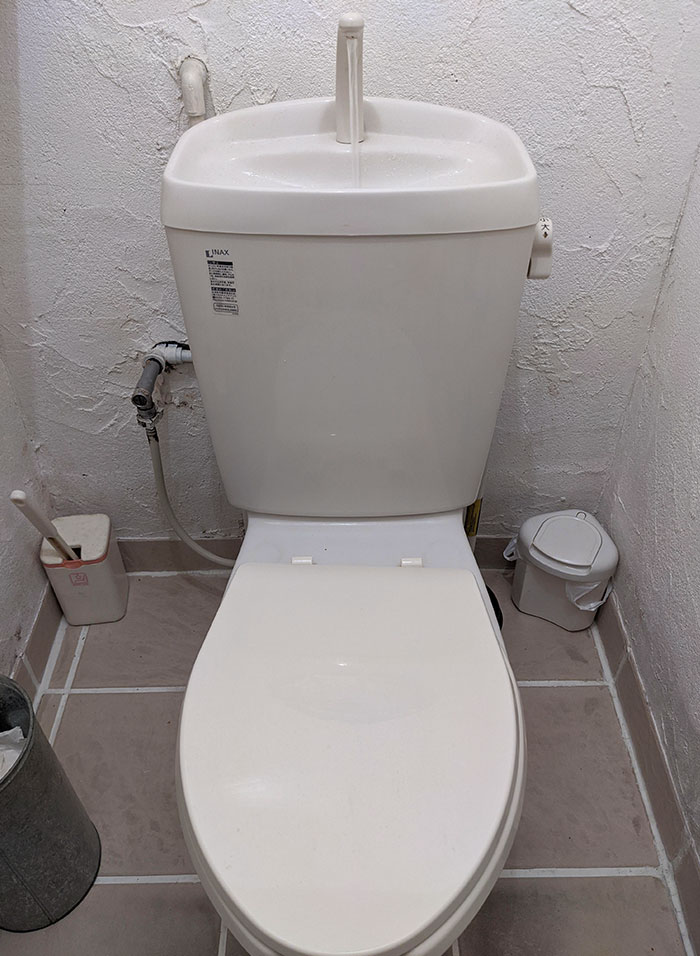 This Toilet's Cistern Fills Using A Tap And Sink So You Can Wash Your Hands With No Waste