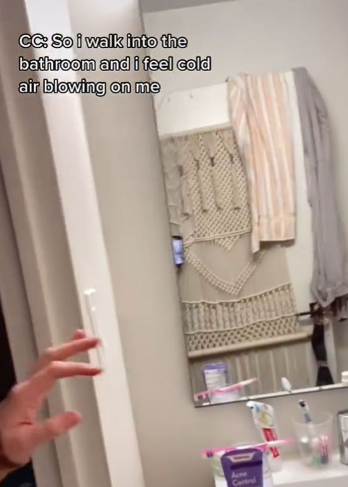 Woman Discovers A Hole Behind Her Bathroom Mirror - Decides To Go In And Finds An Entire Apartment Woman Discovers A Hole Behind Her Bathroom Mirror - Decides To Go In And Finds An Entire Apartment