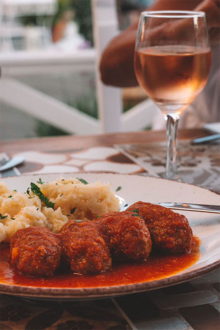 40 Of The Most Disrespectful Guests These People Had The 'Pleasure' Of Hosting