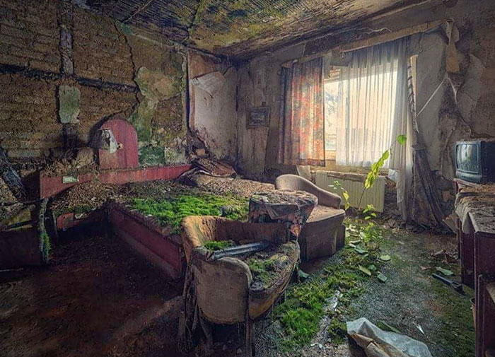 Old Hotel Room (Europe, 2012)