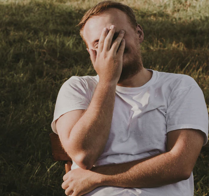 35 People Respond To "What Is A Tell-Tale Sign That A Man Is Insecure About His Masculinity Or Himself In General?"