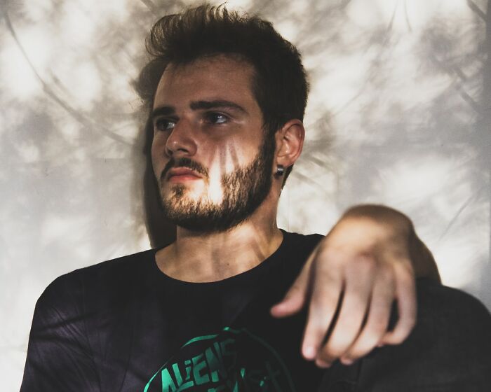 35 People Respond To "What Is A Tell-Tale Sign That A Man Is Insecure About His Masculinity Or Himself In General?"