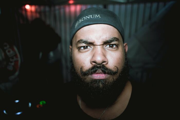 35 People Respond To "What Is A Tell-Tale Sign That A Man Is Insecure About His Masculinity Or Himself In General?"