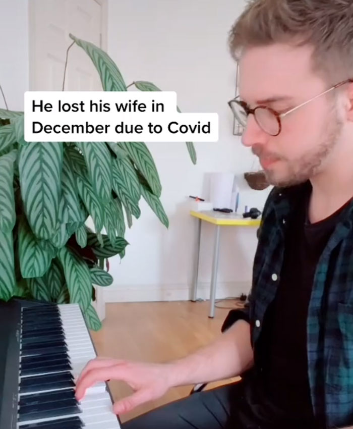 Man Goes Viral With 1.7M Views After Filming Himself Playing Piano Duets With A Mystery Neighbor On The Other Side Of The Wall Man Goes Viral With 1.7M Views After Filming Himself Playing Piano Duets With A Mystery Neighbor On The Other Side Of The Wall