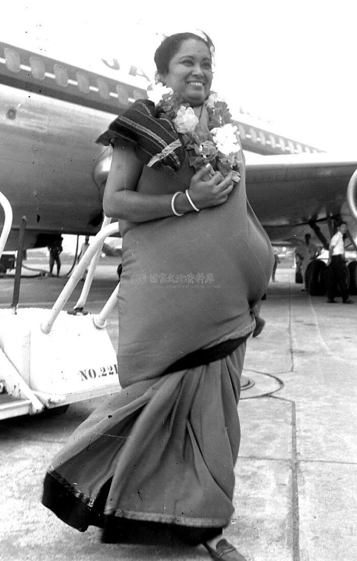 Til That Shakuntala Devi From India, Also Known As The Human Computer, Gave The 23rd Root Of A 201 Digit Number In 50 Seconds. The Answer Was Verified At The Us Bureau Of Standards By The Univac 1101 Computer, For Which A Special Program Had To Be Written To Perform Such A Large Calculation.