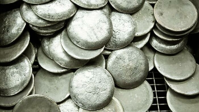 Til That The Avedis Zildjian Company, Which Manufactures Cymbals, Was Founded In 1623 In Constantinople, Which Was At The Time Part Of The Ottoman Empire. The Name Zildjian Literally Means "Cymbal Smith".