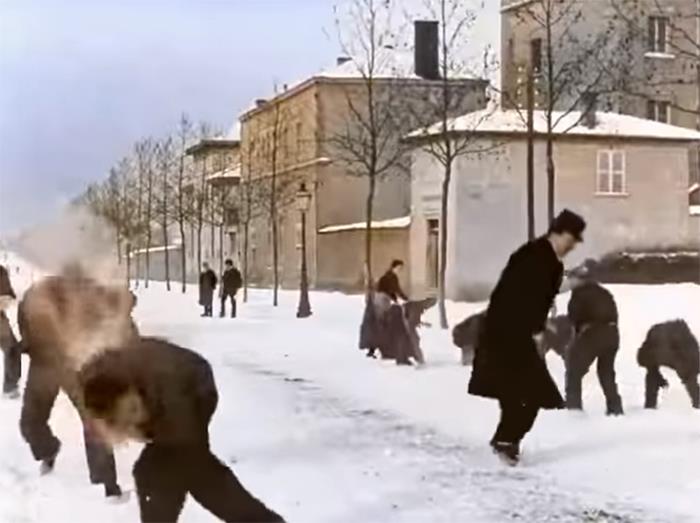 Til That During The American Civil War, Several Divisions Of The Confederate Army Had A Large Snowball Fight. It Started When A Couple Of Hundred Men From Texas Plotted A Friendly Fight With Men From Arkansas, Which Spiralled Into A Brawl Involving 9,000 Soldiers Of The Army Of Northern Virginia.