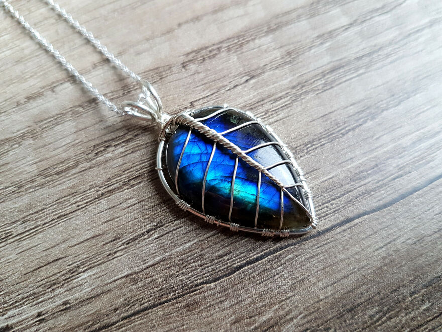 A Labradorite Leaf Pendant
