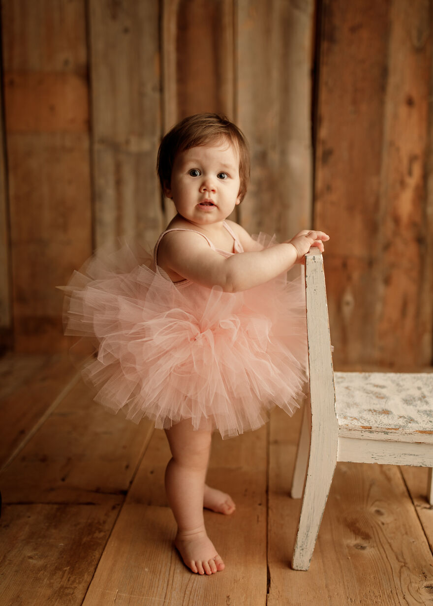 I Gave This Toddler A Photoshoot (11 Pics)