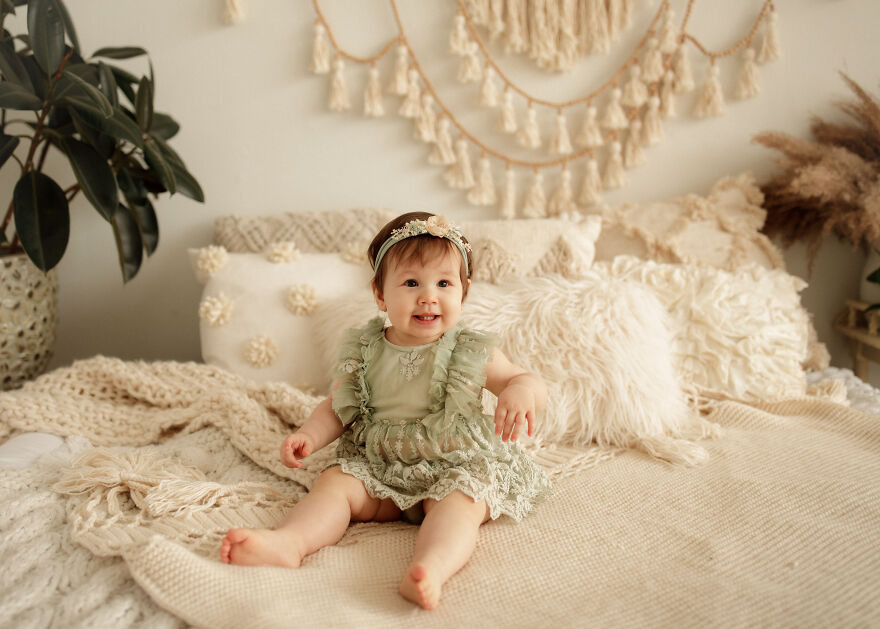 I Gave This Toddler A Photoshoot (11 Pics)