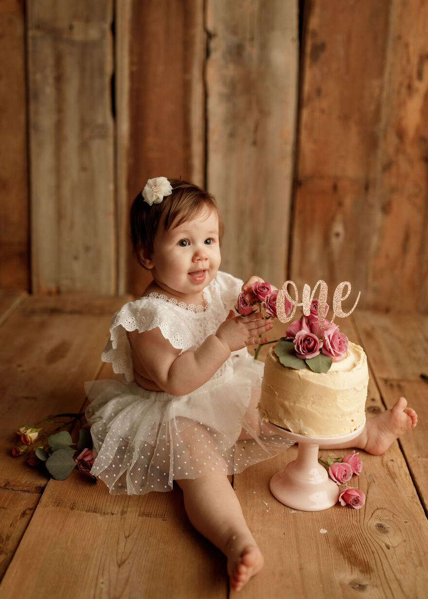 I Gave This Toddler A Photoshoot (11 Pics)