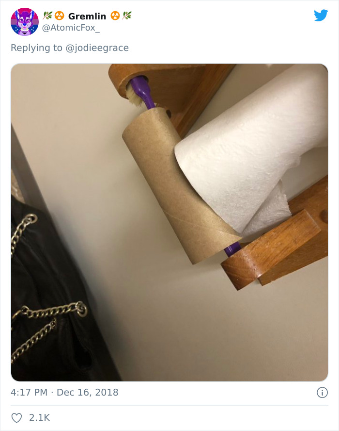 Weirdest-Thing-Boyfriend-Bathroom-Toilet-Twitter