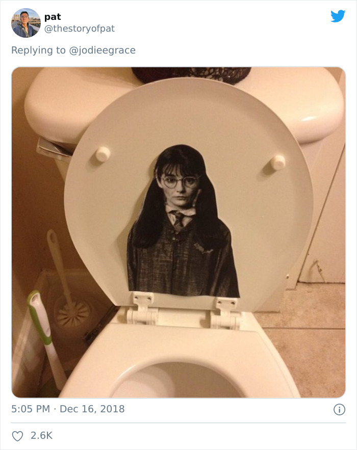 Weirdest-Thing-Boyfriend-Bathroom-Toilet-Twitter