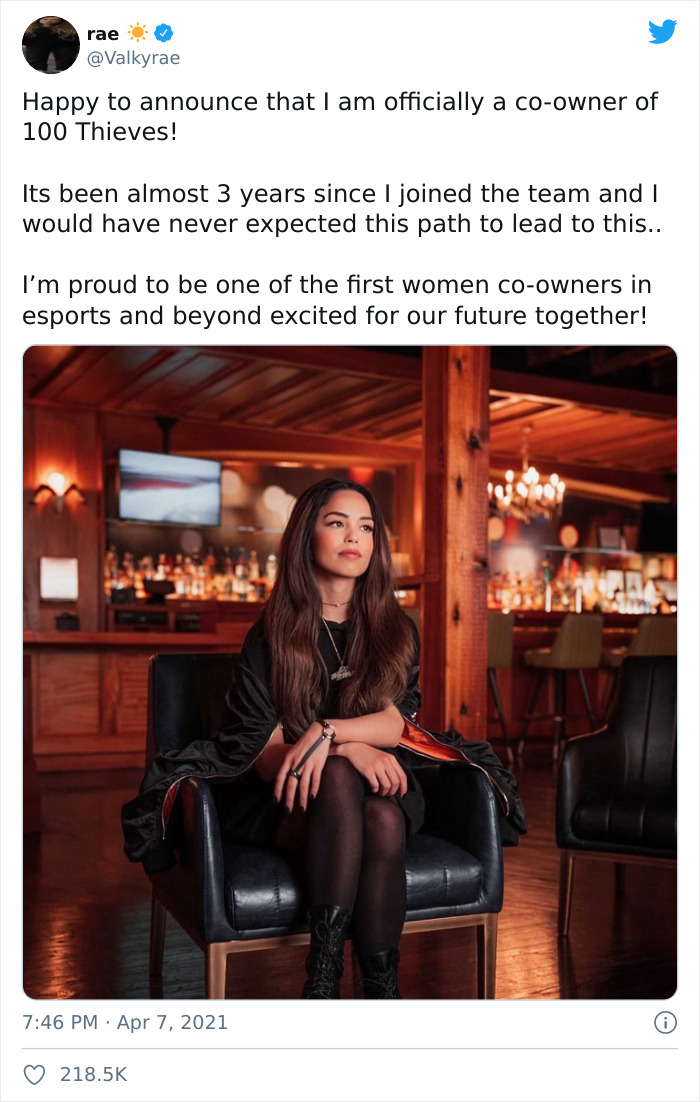 Women-Sharing-Their-Wins-Achievements