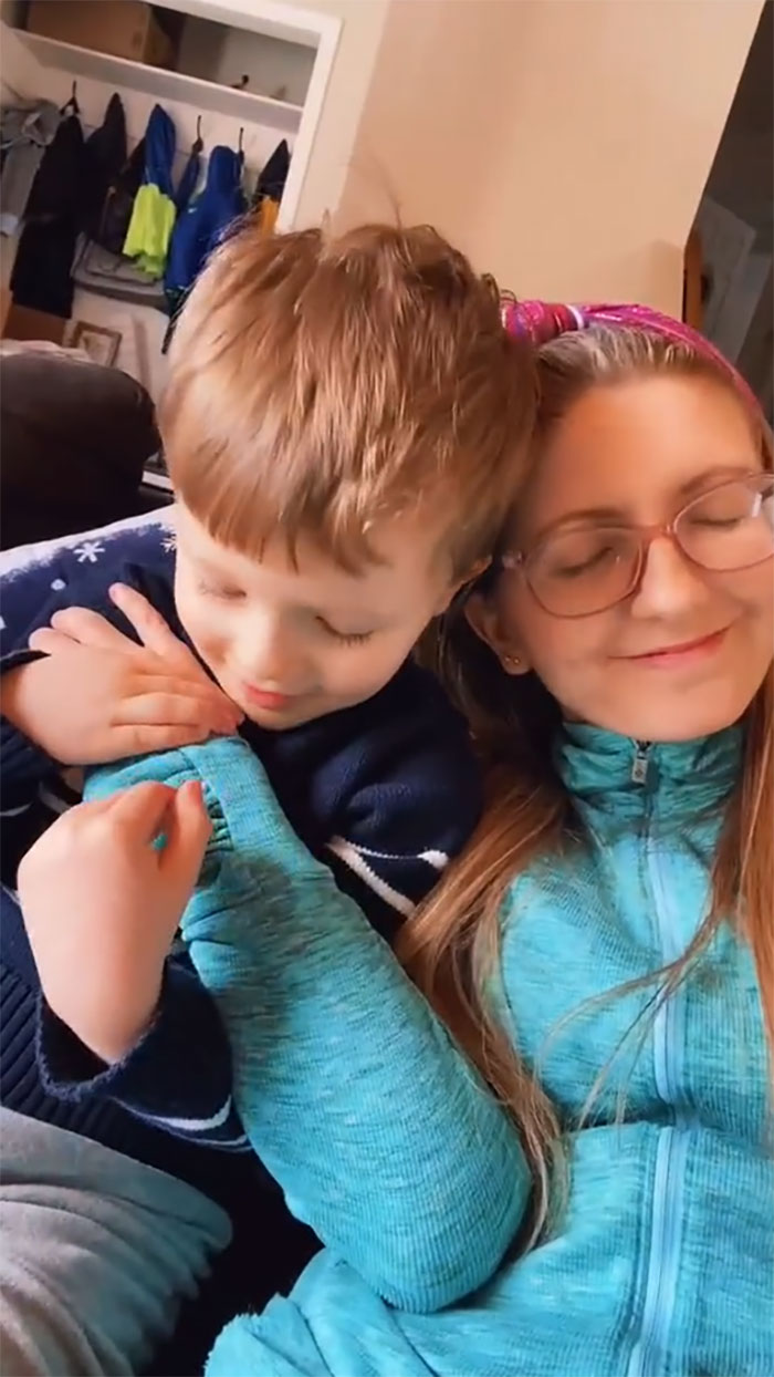 Mom Shares How Easy It Is To Teach Kids Consent And People Applaud Her Mom Shares How Easy It Is To Teach Kids Consent And People Applaud Her