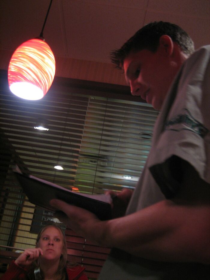 30 Chefs Reveal Restaurant "Red Flags" That Indicate You Should Eat Somewhere Else