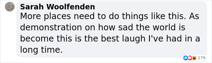 This Town Has A Sign War Going On Between Many Businesses And It's Entertaining The Locals (20 Pics)