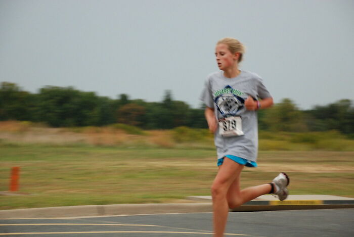 woman running on the stadion