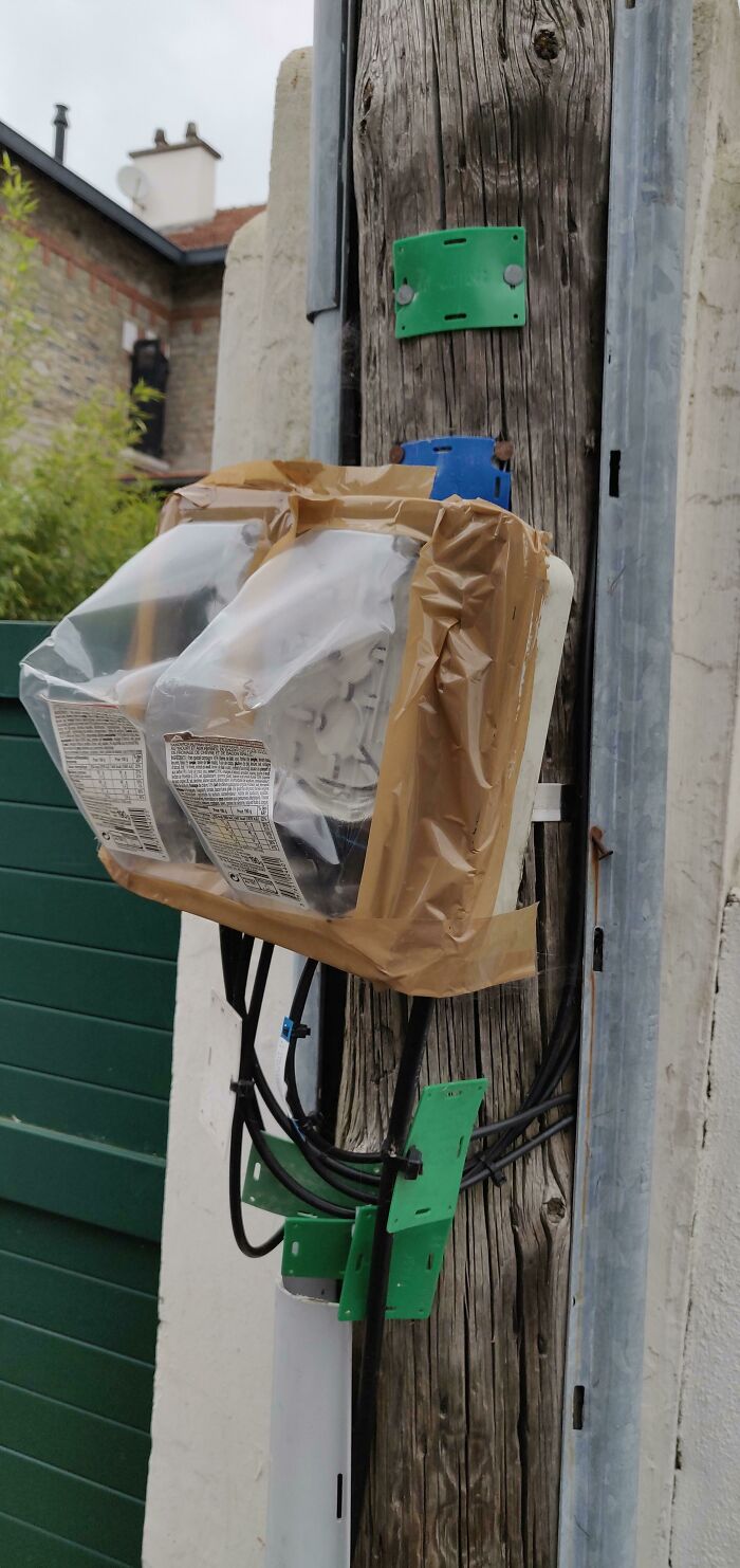 Sandwich Telecom At Its Finest (Pic Token In France)