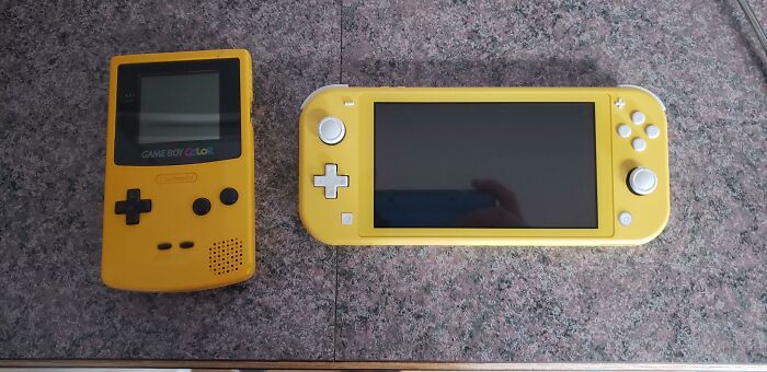 20 Years Ago I Was 8 And My Grandma Bought Me A Yellow Game Boy Color