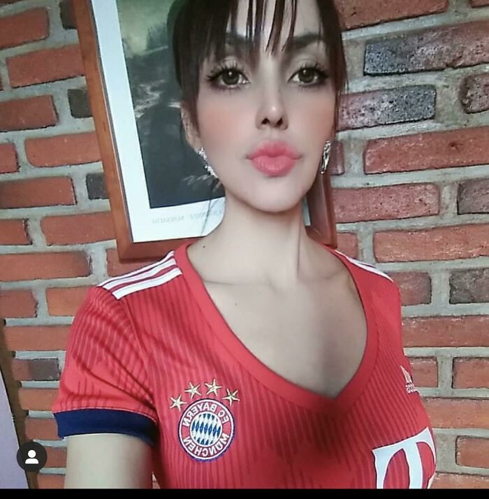 She Has To Know This Does Not Look Realistic...