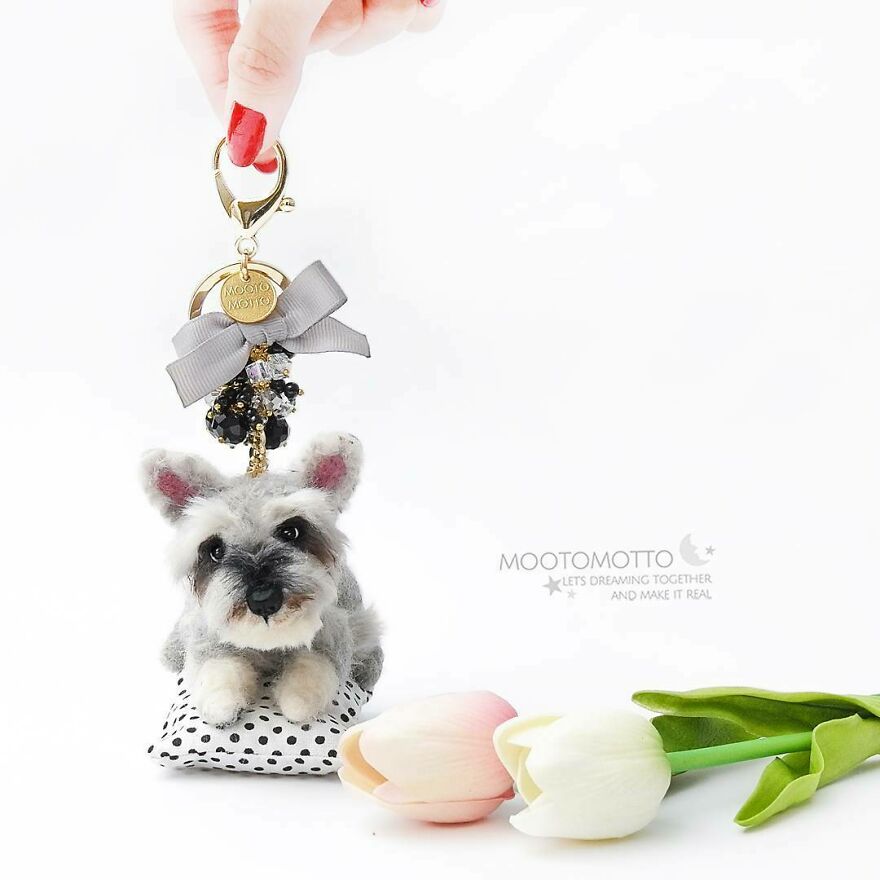 Schnauzer /ˈʃnaʊzər/🐕💚
friendly And Loving, Schnauzers Become Part Of Their Families And Can Get Along Well With Children If Raised And Socialized Properly.
.
artificial Flower By @delianahomesweethome💐💙
.
#reallookseriesmootomotto #needlefelted #schnauzer #ニードルフェルト #needlefeltdog