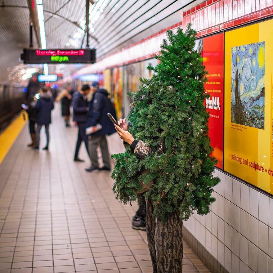 A Photographer Takes Pictures Of Random People On The Subway And The Result Is Incredible