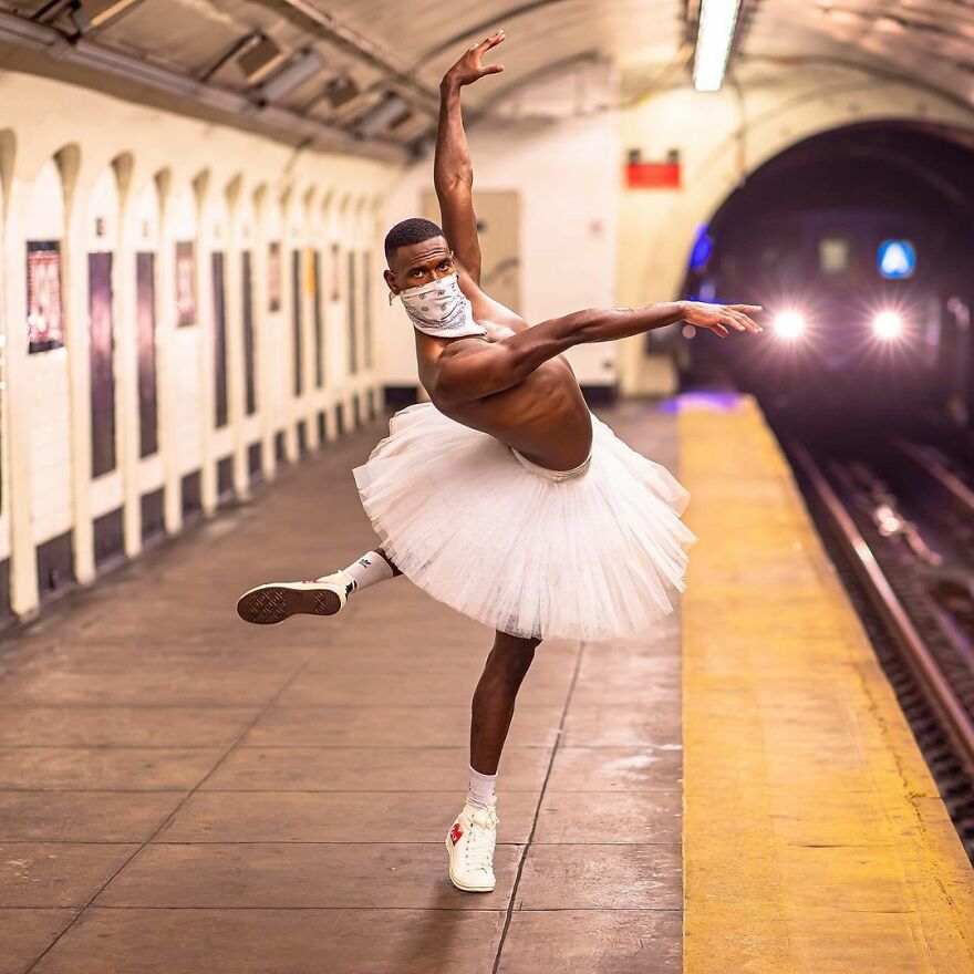 A Photographer Takes Pictures Of Random People On The Subway And The Result Is Incredible