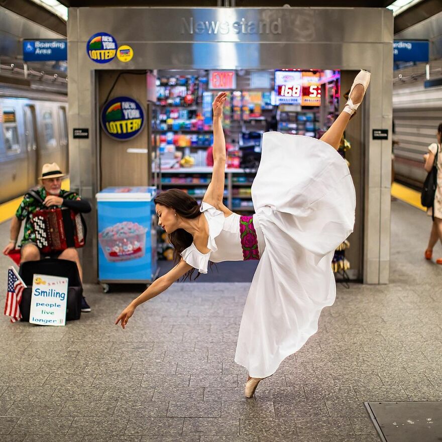 A Photographer Takes Pictures Of Random People On The Subway And The Result Is Incredible