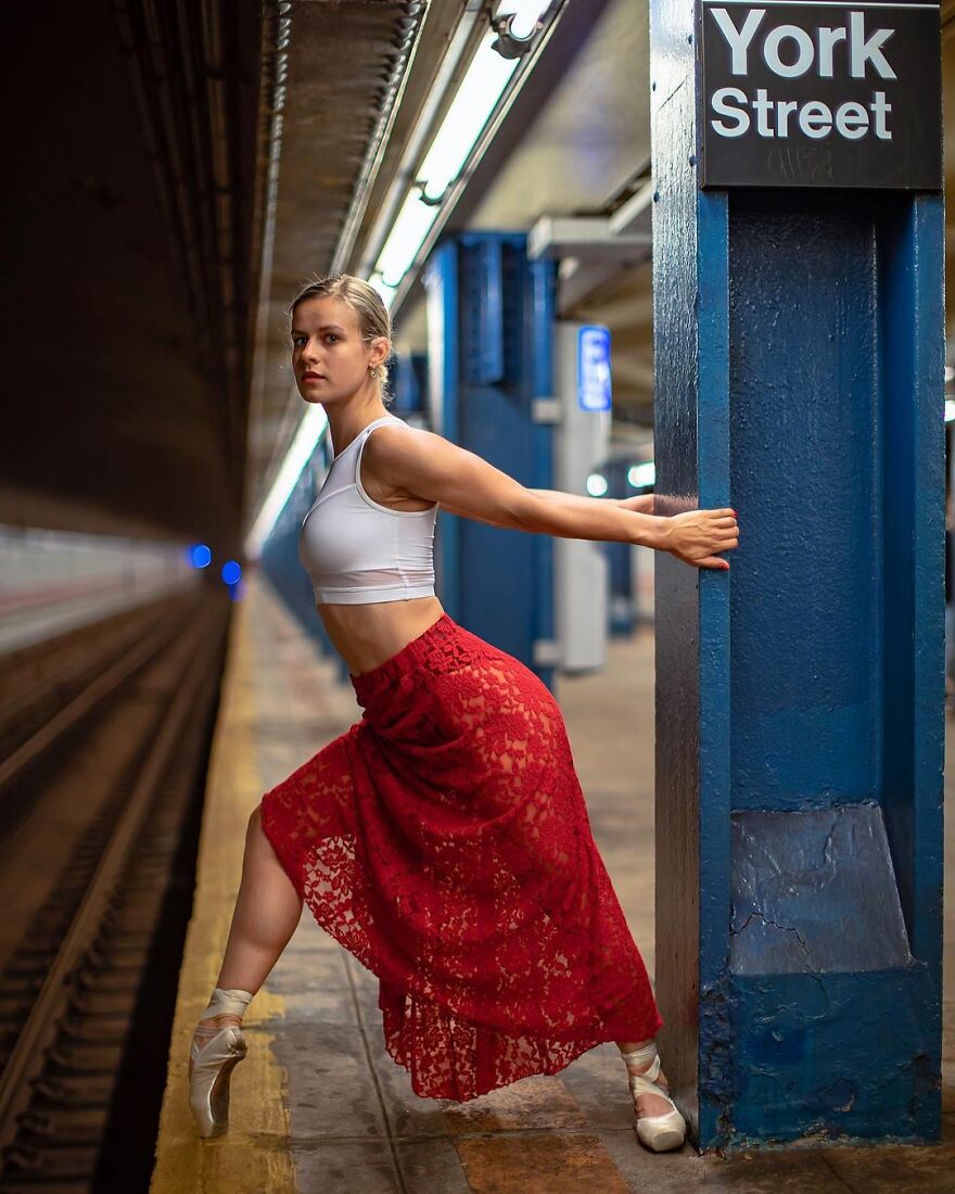 A Photographer Takes Pictures Of Random People On The Subway And The Result Is Incredible