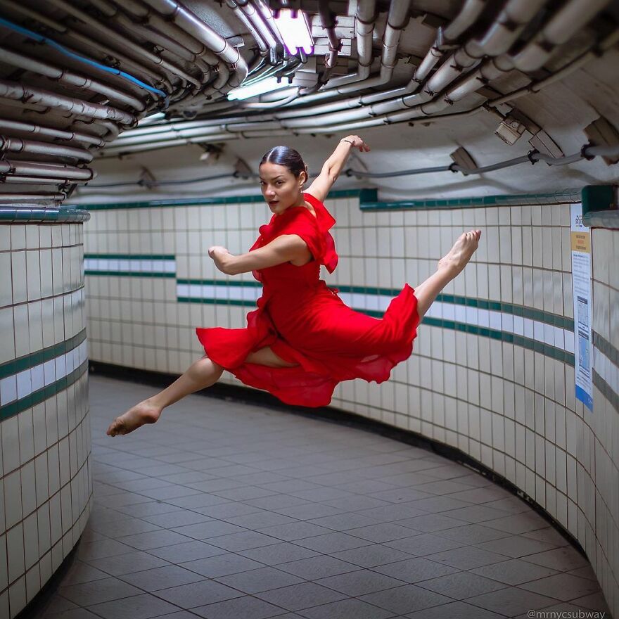 A Photographer Takes Pictures Of Random People On The Subway And The Result Is Incredible